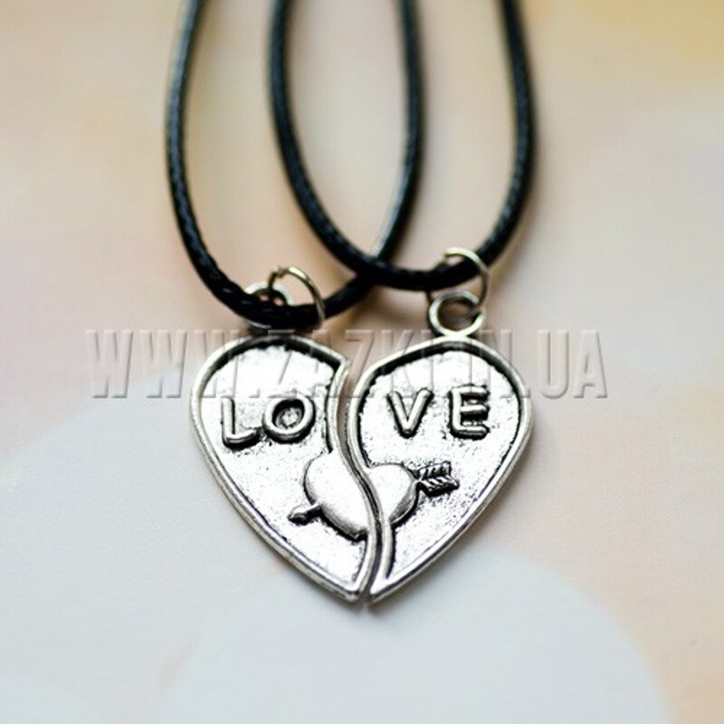 Кулон "LOVE"