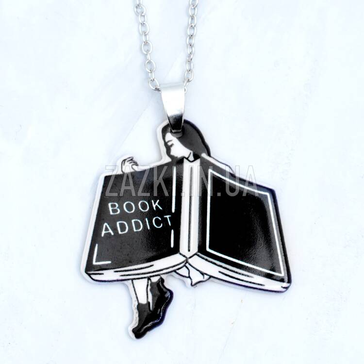 Черно-белая подвеска Book Addict в виде книжки с читающей девушкой