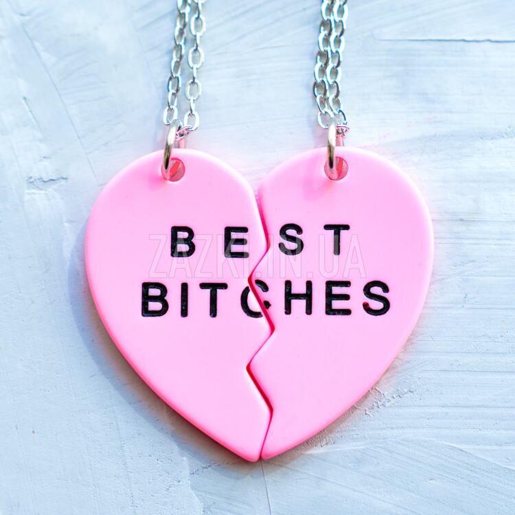 Парний кулон Best Bitches з половинок серця рожевого кольору на ланцюжку