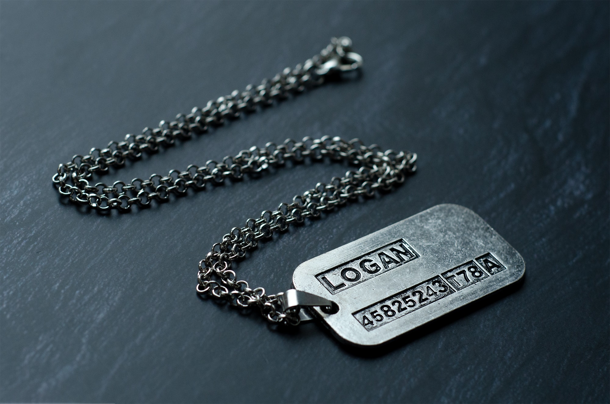 Кулон Логан