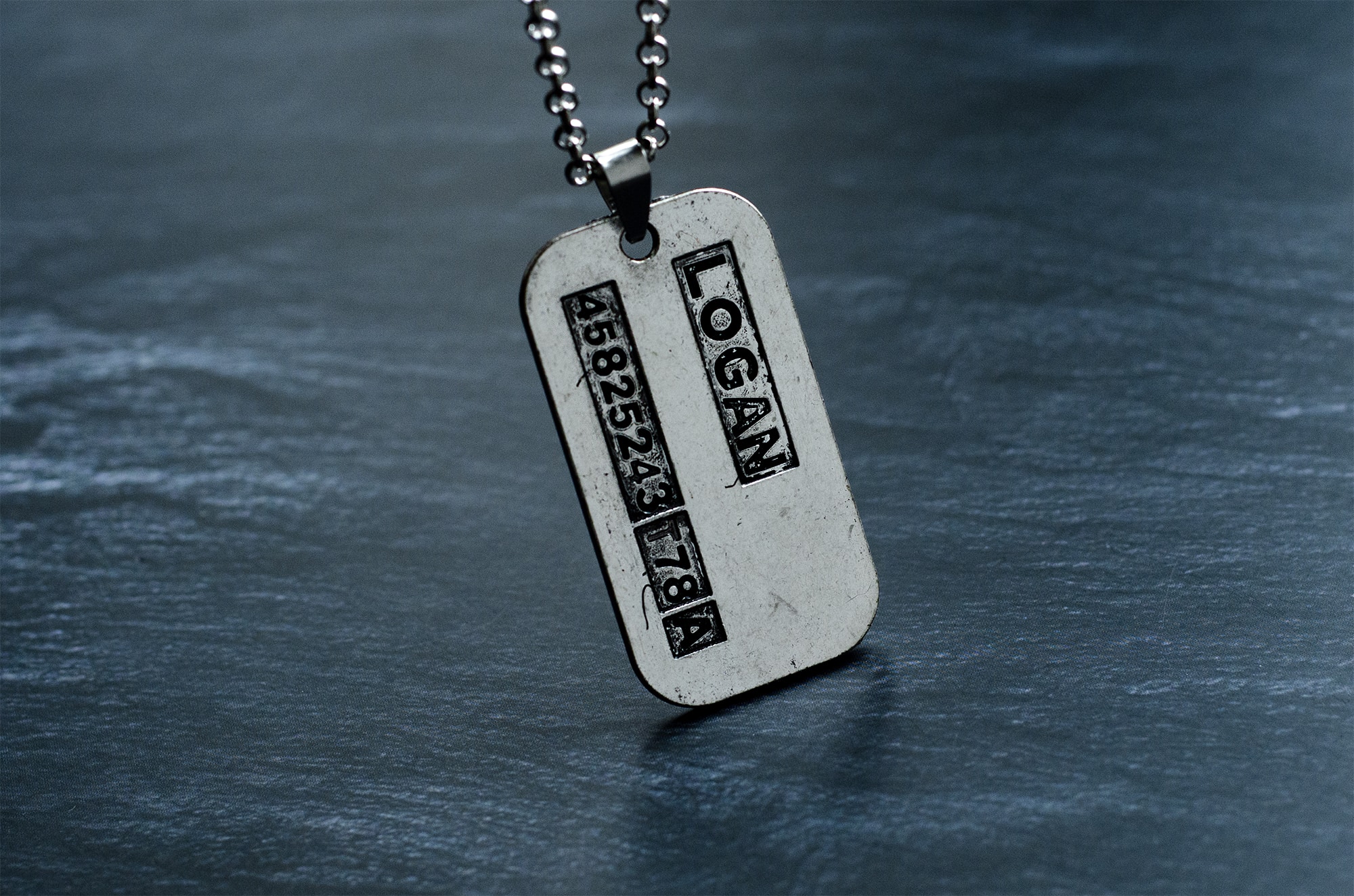 Кулон Логан