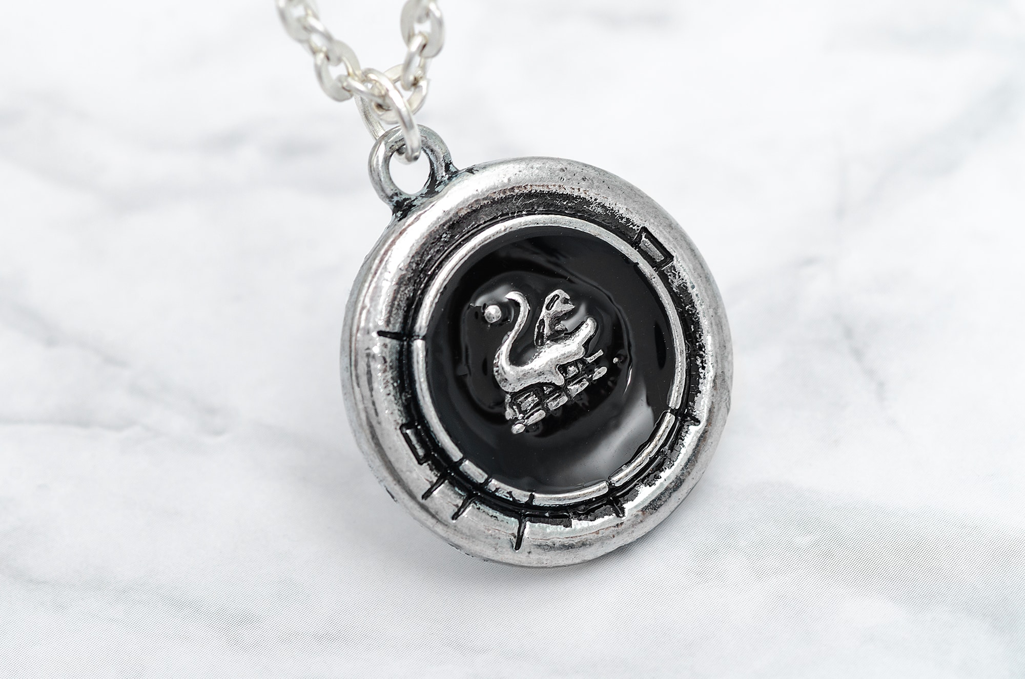 Кулон Емми Свон