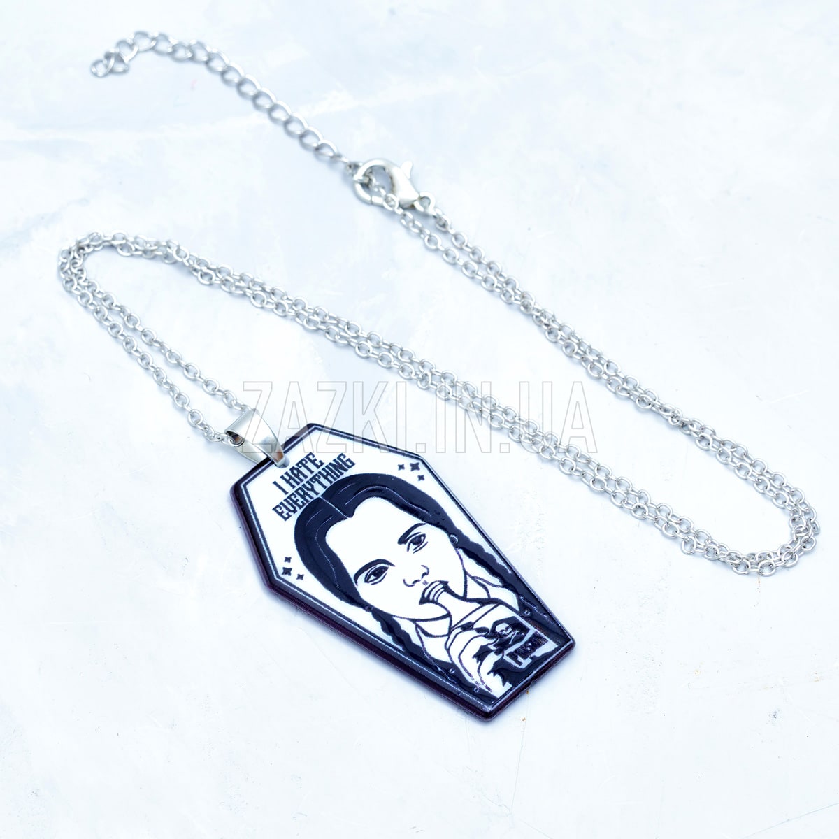 Кулон Венздей з родини Аддамсів