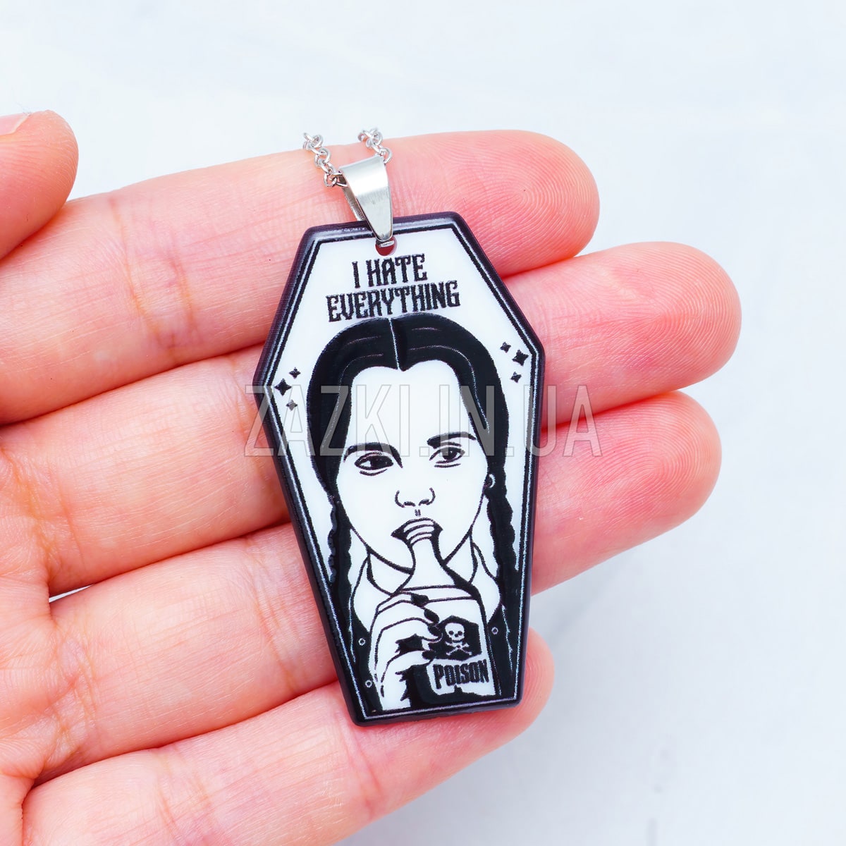 Кулон Венздей з родини Аддамсів