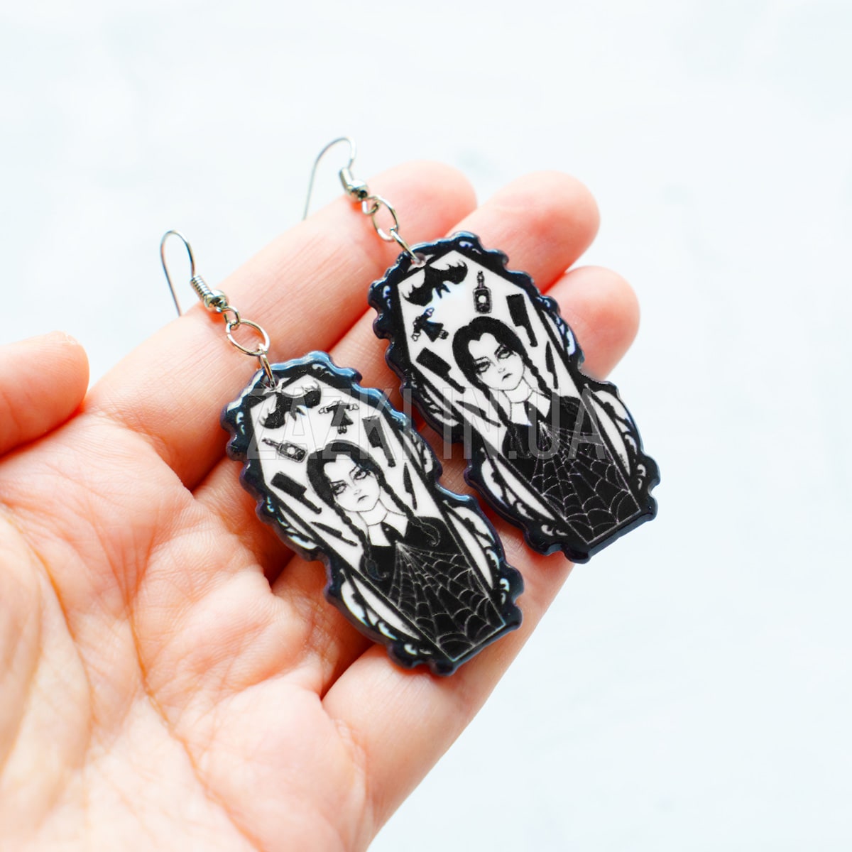 Сережки Венздей Аддамс