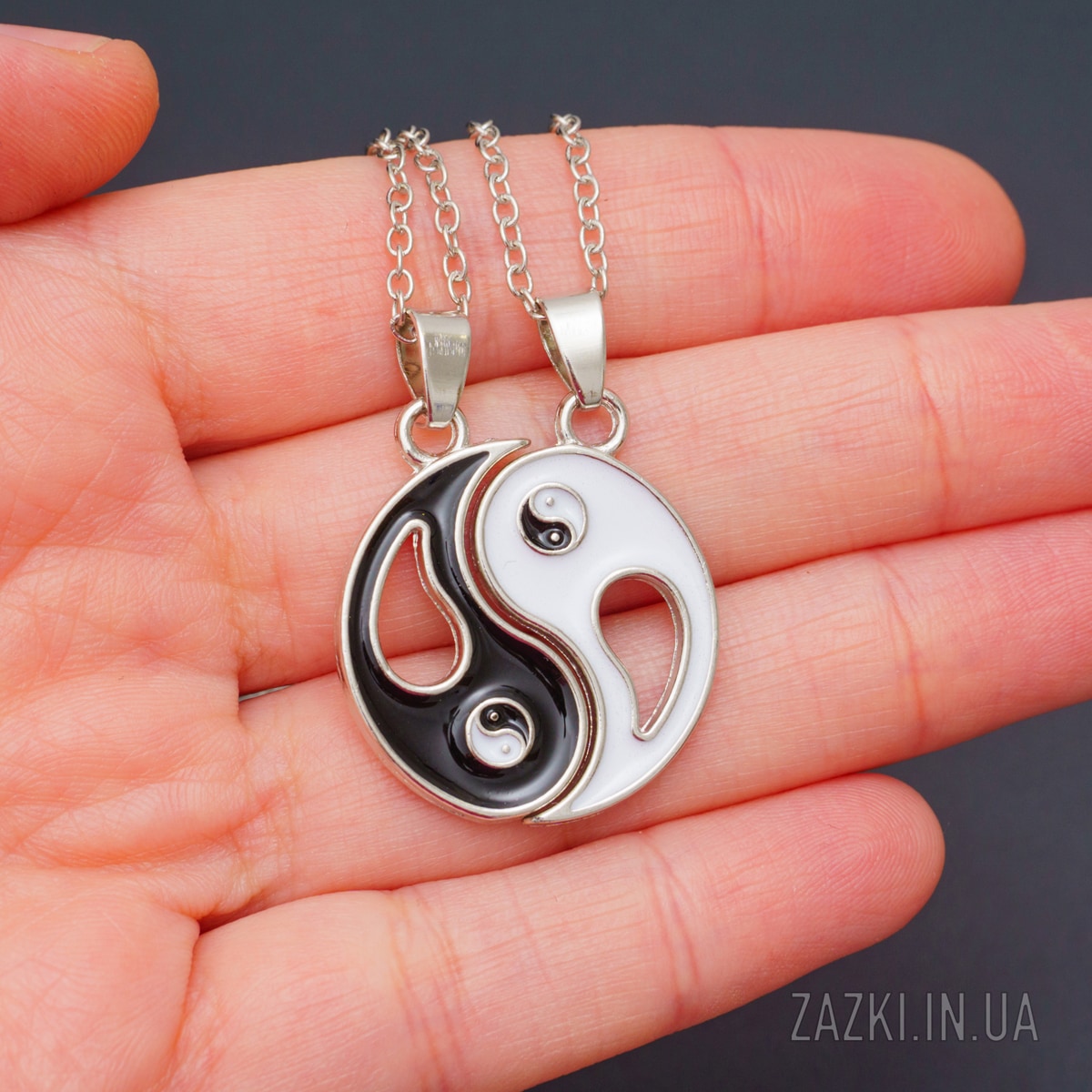 Кулон Ying-Yang