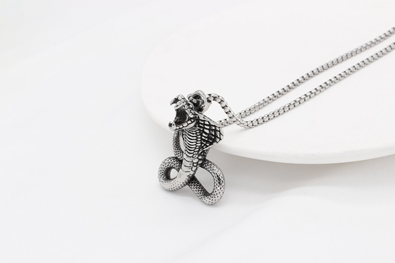 Кулон Кобра