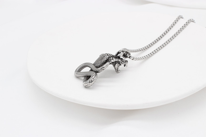 Кулон Кобра