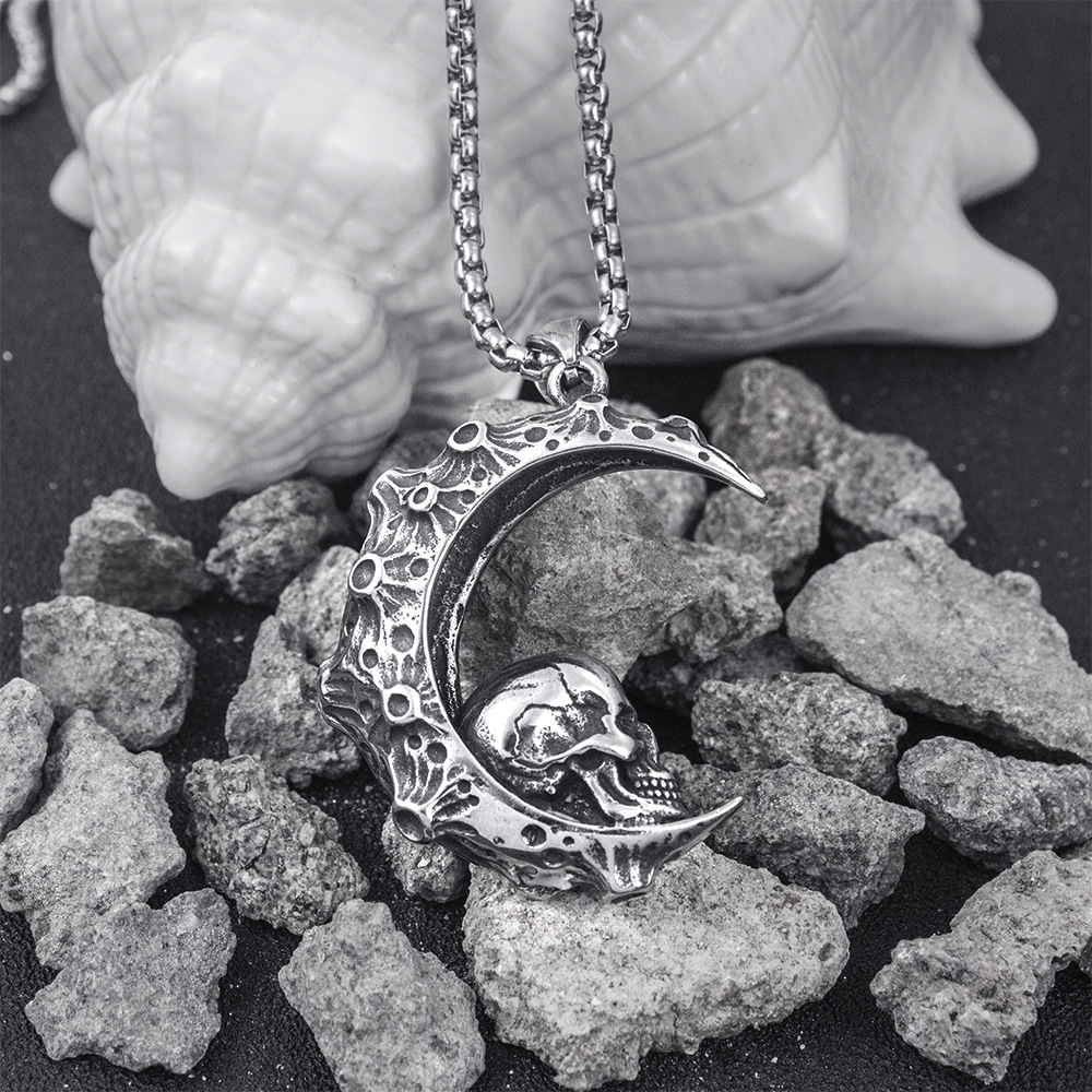 Кулон Півмісяць з черепом