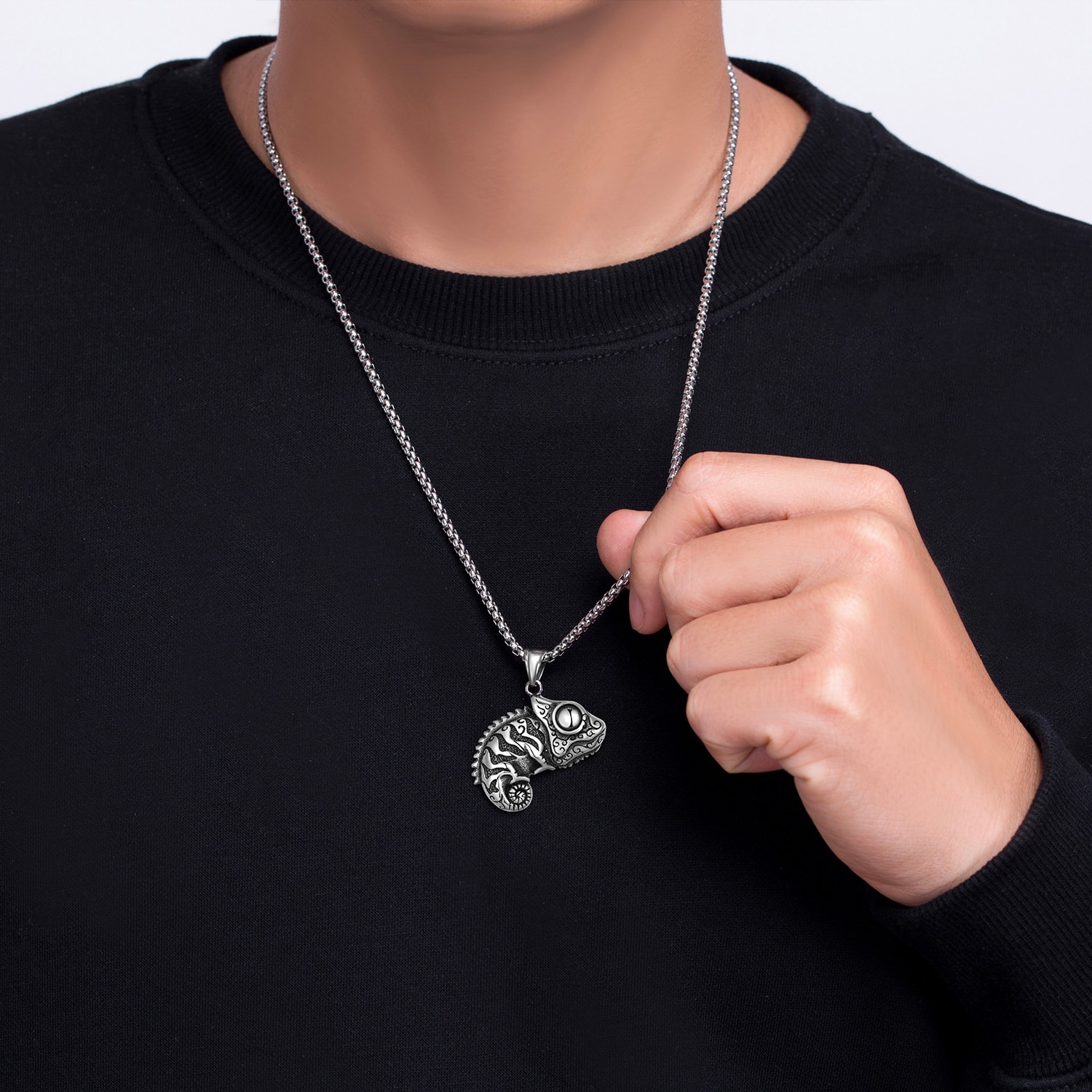 Кулон Хамеліон