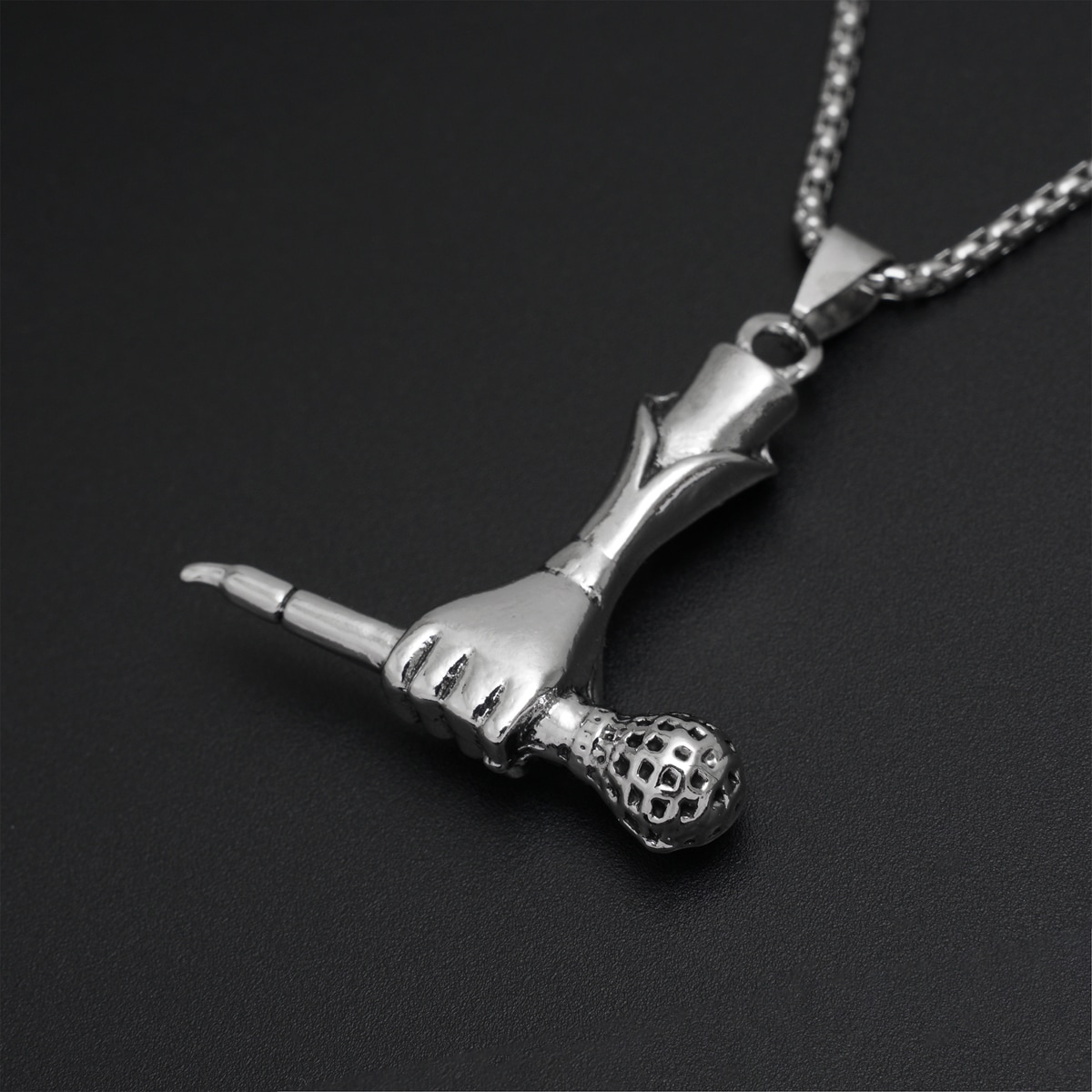 Кулон Мікрофон в руці