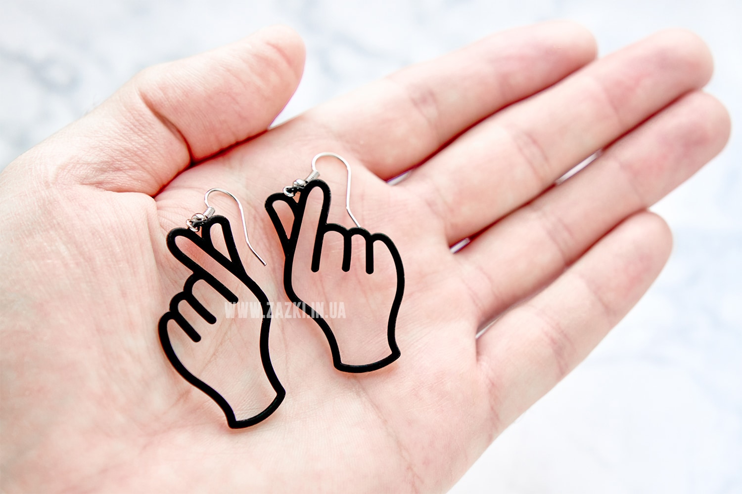 Сережки Кисті рук чорного кольору